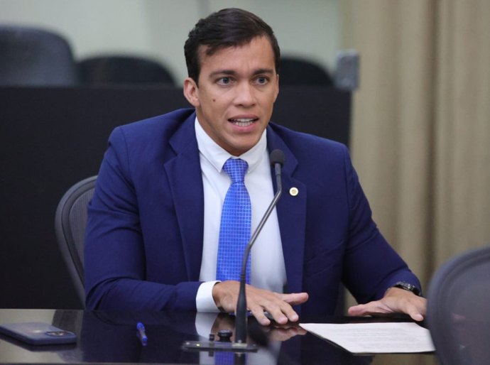 Delegado Leonam critica edital da Seduc e cobra valorização dos nutricionistas