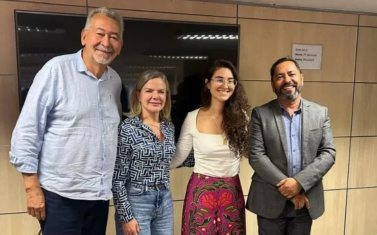 Como adiantou o Blog, na semana passada, Teca Nelma agora é do PT