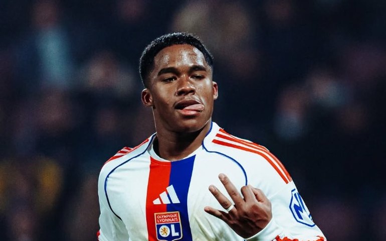 Endrick entra no segundo tempo, participa dos dois gols e garante vitória do Lyon sobre o Lorient