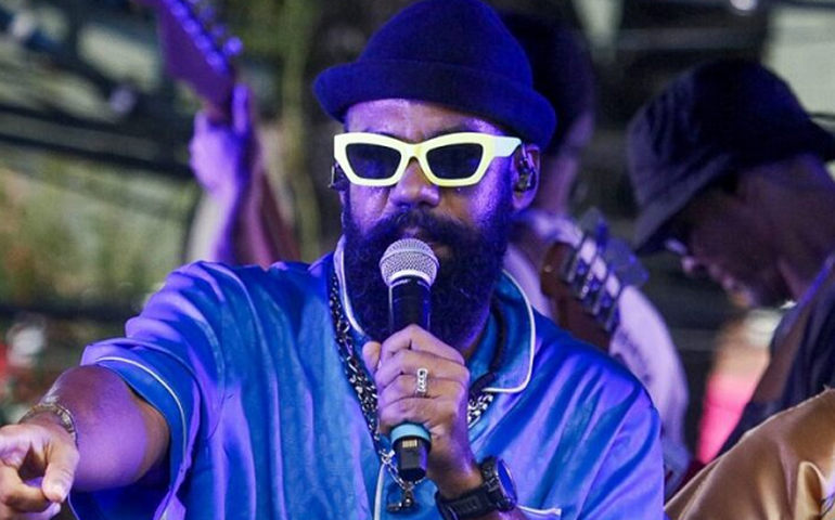 BaianaSystem leva “O Mundo Dá Voltas” à Europa e lança vinis especiais