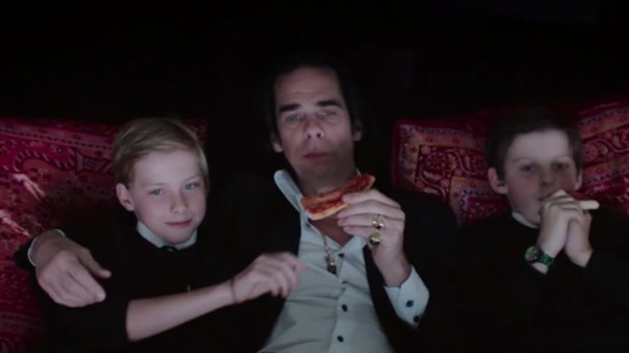 Filho de Nick Cave morre ao cair de penhasco na Inglaterra