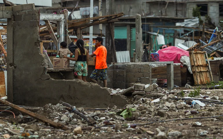 Furacão Otis mata ao menos 58 no México; hotel do episódio de Chaves é atingido