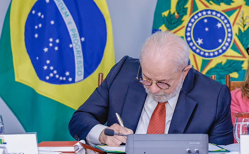 Lula sanciona LDO com travas para emendas e vetos a aumento do fundo partidário