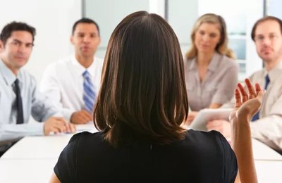 Mulheres avançam em cargos de liderança em meio aos desafios  