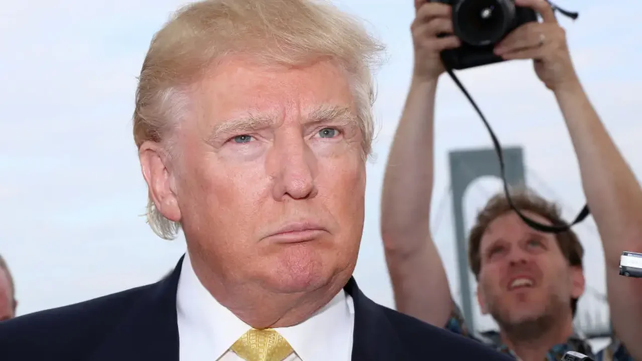 Trump está frustrado por Zelensky não ter ido à mesa de negociações, diz Michael Waltz