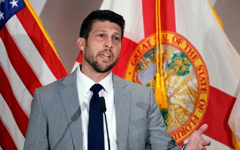 Procurador-geral da Flórida lança investigação criminal contra ChatGPT por tiroteio na FSU