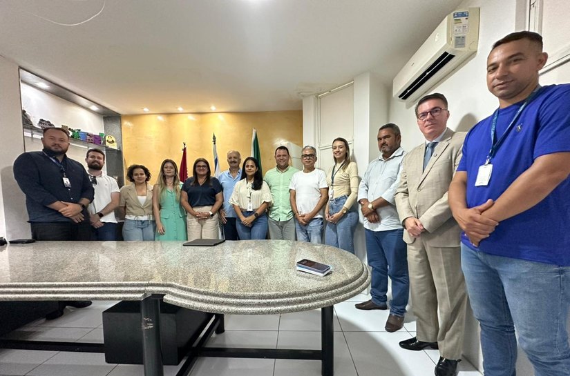 Ziane Costa reúne concessionárias e agência reguladora para cobrar melhorias no abastecimento de água em Delmiro