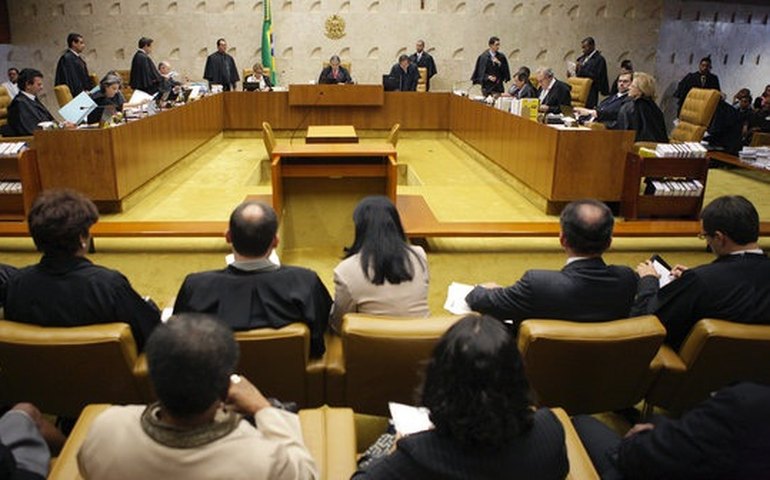 Maioria do STF decide pela prisão imediata de condenados no mensalão