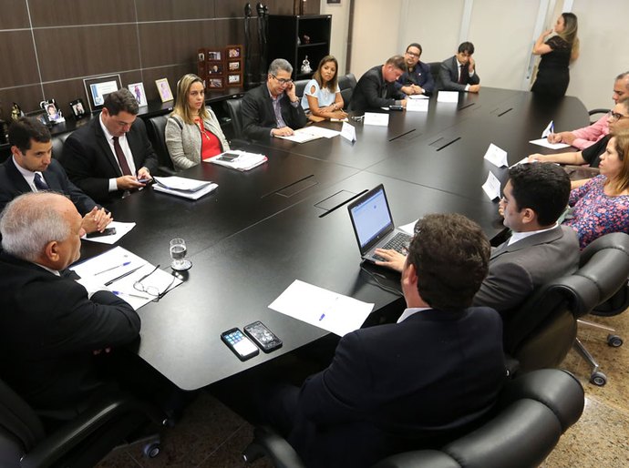 Presidência discute pleitos dos servidores com dirigentes dos sindicatos