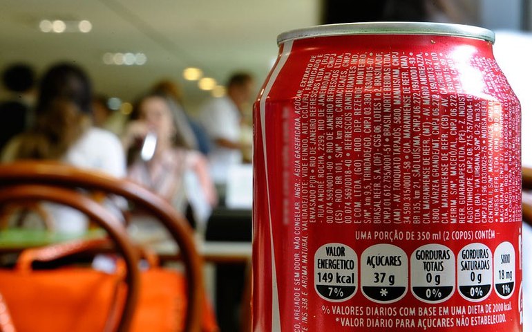 Cresce o consumo de bebidas açucaradas entre crianças e jovens de 3 a 19 anos, revela estudo em 180 países
