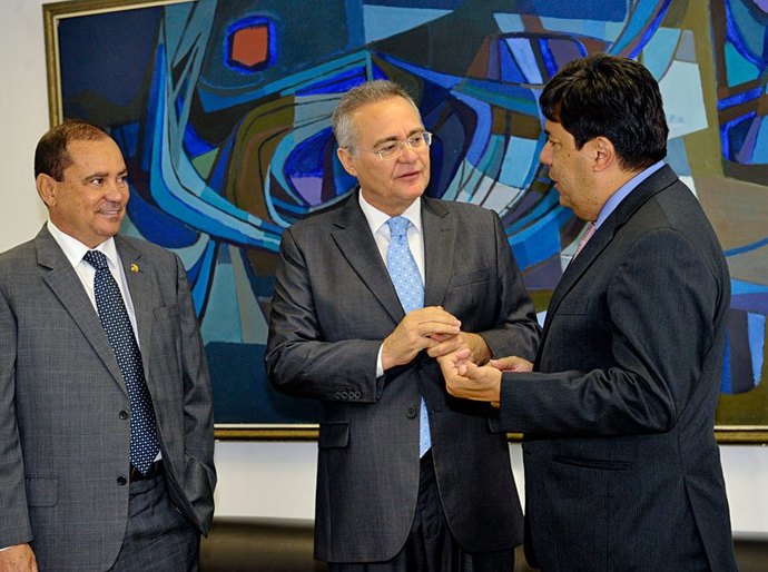 Ministro da Educação pede apoio de Renan para mudar os repasses do Fies