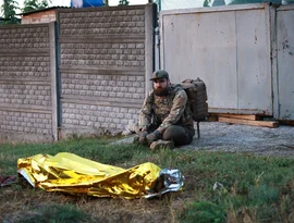 Ataques russos e ucranianos deixam 10 mortos em meio à intensificação da guerra aérea.