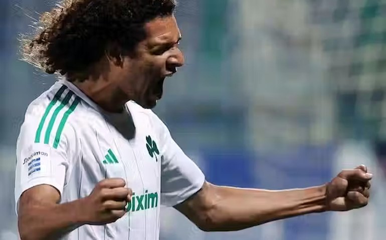 Ex-Flamengo, Willian Arão marca gol de barriga na Grécia e quebra jejum de quase um ano