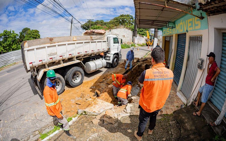 Afundamento de solo na Vila Saem foi provocado por ligação clandestina