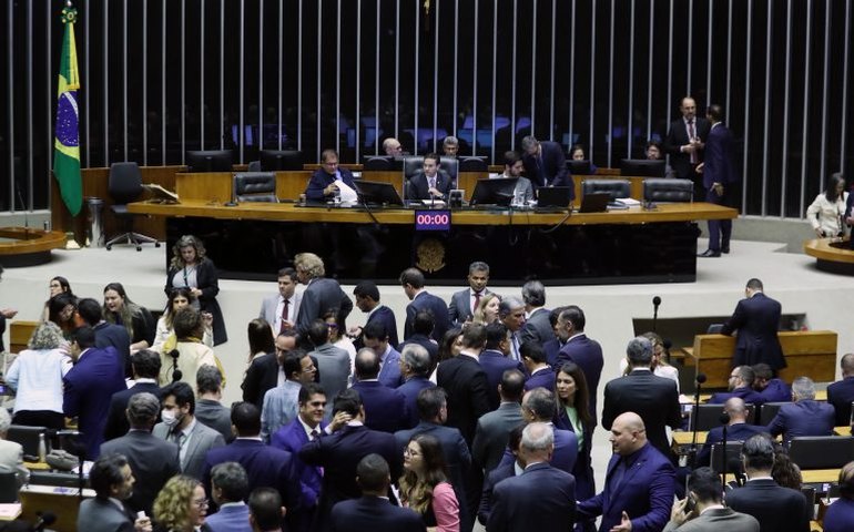 Plenário aprova urgência para dois acordos internacionais; acompanhe