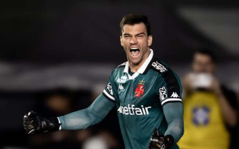 Vasco anuncia a renovação de contrato com o goleiro Léo Jardim até 2030