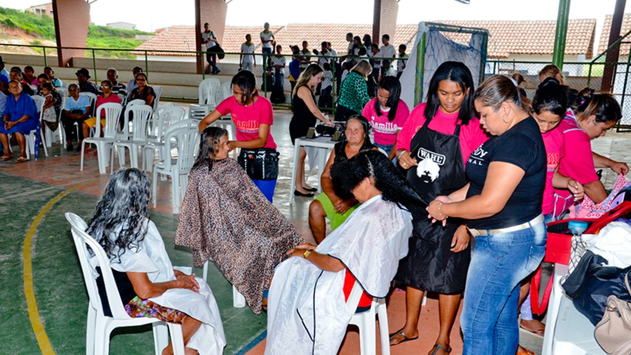 Idosos de Limoeiro de Anadia participam de tarde festiva