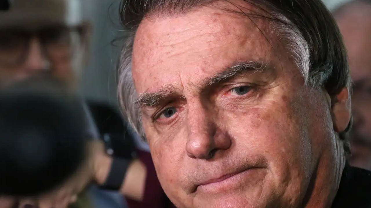 'Não está fugindo': diz aliado sobre ausência de Bolsonaro na abertura do julgamento da trama golpista no STF