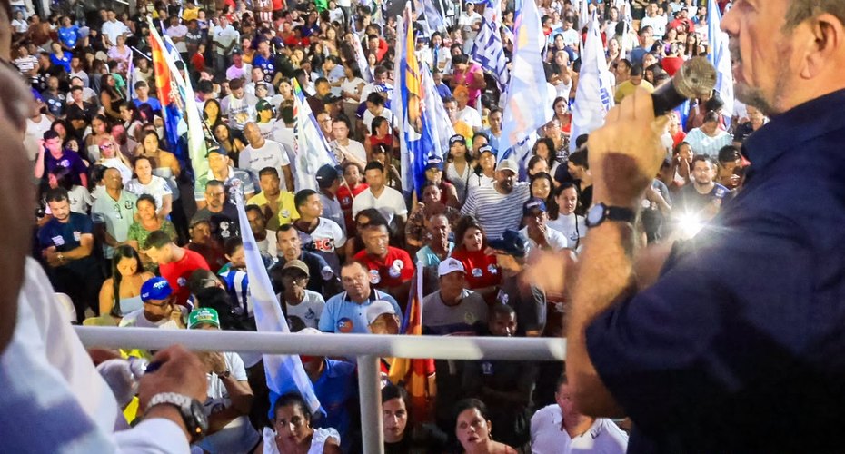'Aqui a banda toca diferente': Antonio Albuquerque reúne multidão em Passo do Camaragibe e dá resposta a Cícero Cavalcante