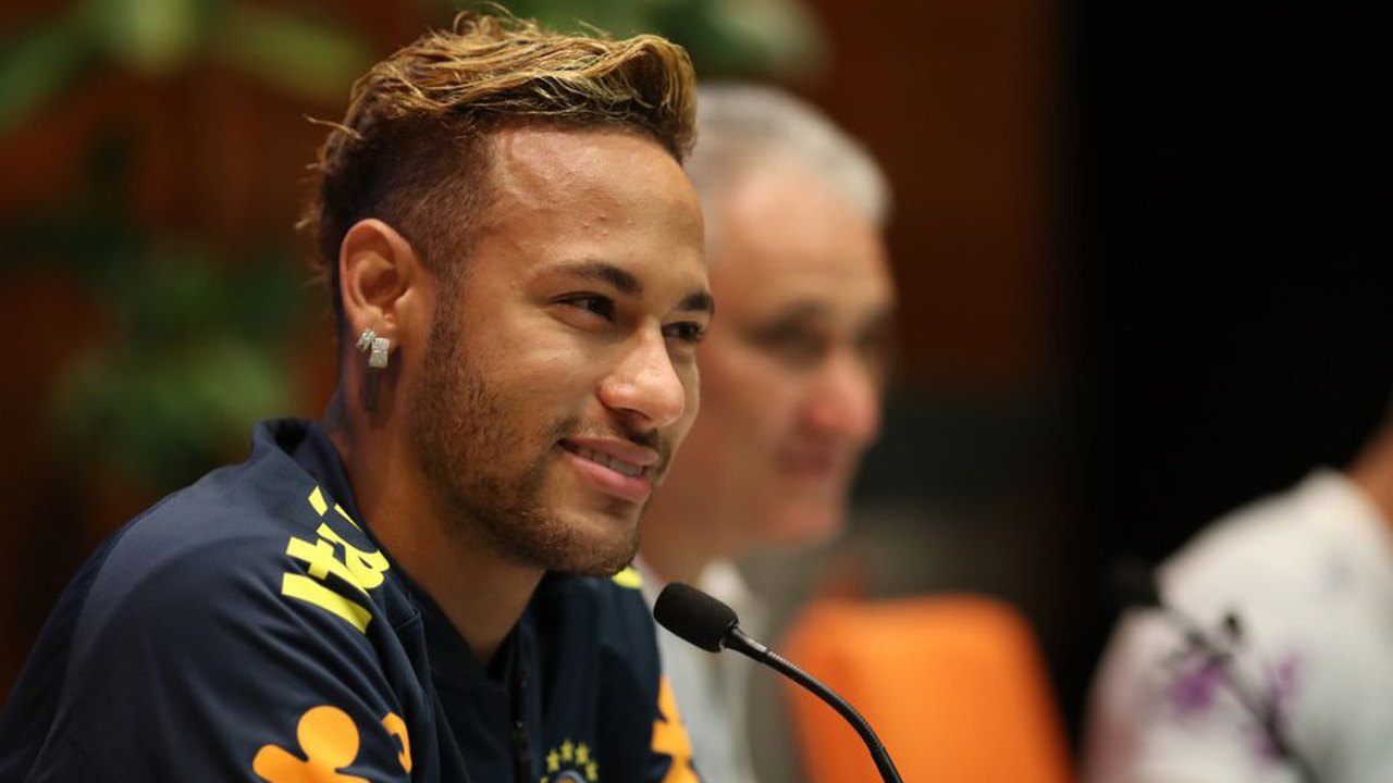 Com Neymar, PSG retoma treinos coletivos em preparação para Liga dos Campeões