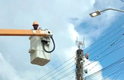 Bairros e povoados de Penedo recebem investimentos em iluminação pública