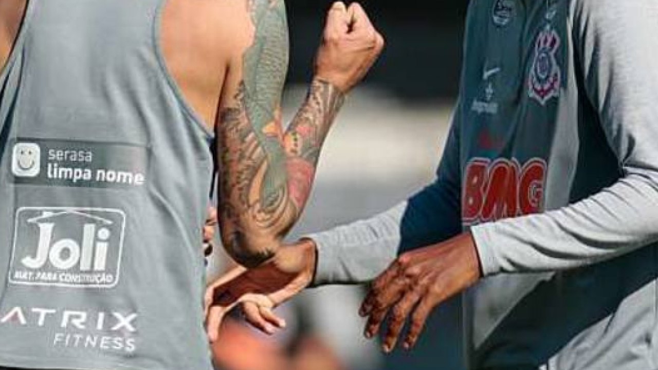 Sem jogar há quase oito meses, Jô vira esperança de gols para o Corinthians