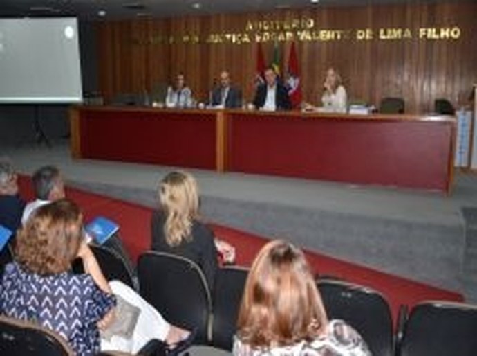Em parceria com PGJ e ESMP, Ampal debate combate à corrupção, maioridade penal e organização criminosa em ciclo de palestras