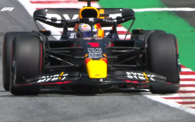 Verstappen celebra pole inesperada, mas prevê que será duro vencer GP da Arábia Saudita