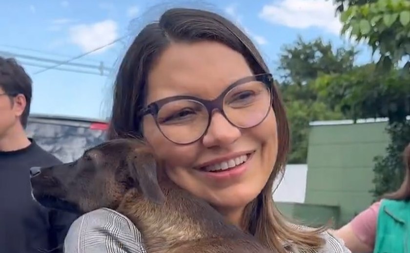 'Esperança': Janja adota cadela resgatada em enchentes no RS
