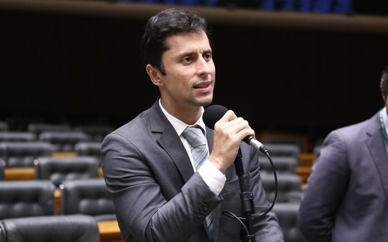 Comissão aprova exigência de sinalização acessível em espaços públicos e privados