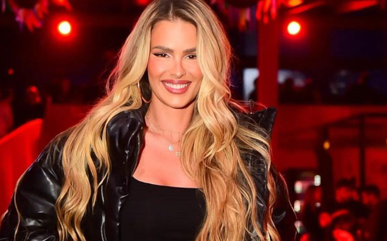 Yasmin Brunet aparece em jantar com MC Daniel e agita rumores sobre romance