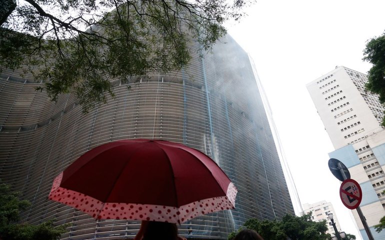 Incêndio no Copan assusta moradores e atinge dois andares do prédio