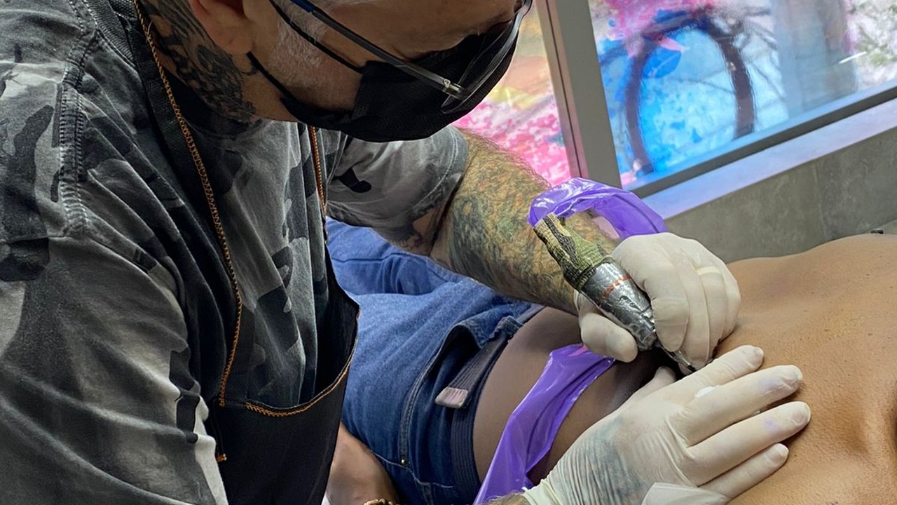 Indústria global de tatuagem cresceu 23,2% em 2021