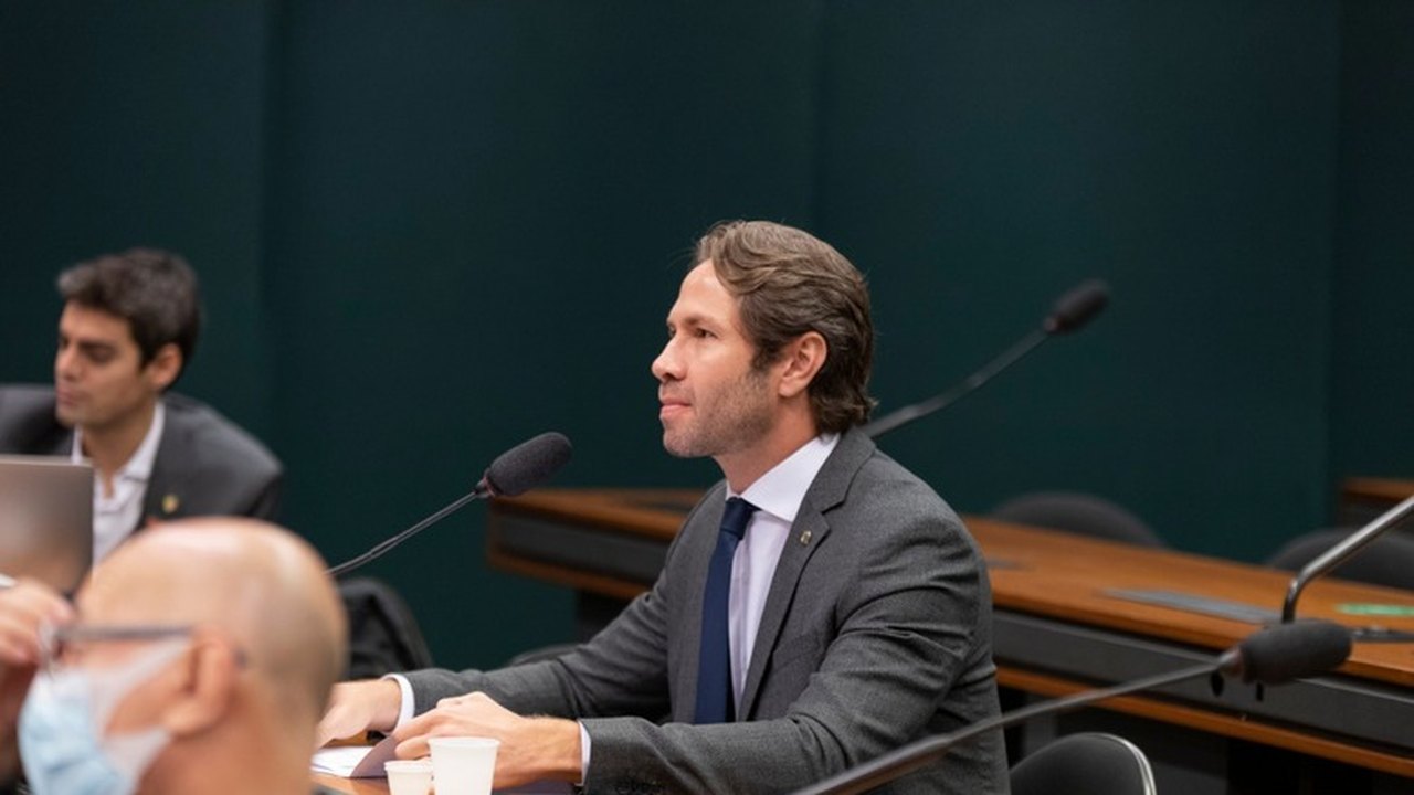 Com atuação de Pedro Vilela, Câmara aprova PECs que beneficiam enfermeiros e agentes lotéricos