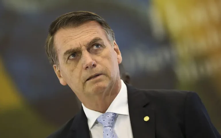 Bolsonaro prepara 'comitiva' para a posse de Milei; lista inclui Michelle e Eduardo