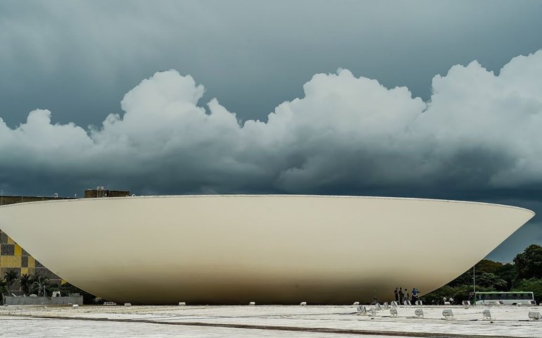 Deputados pedem investigação federal sobre megaoperação no Rio