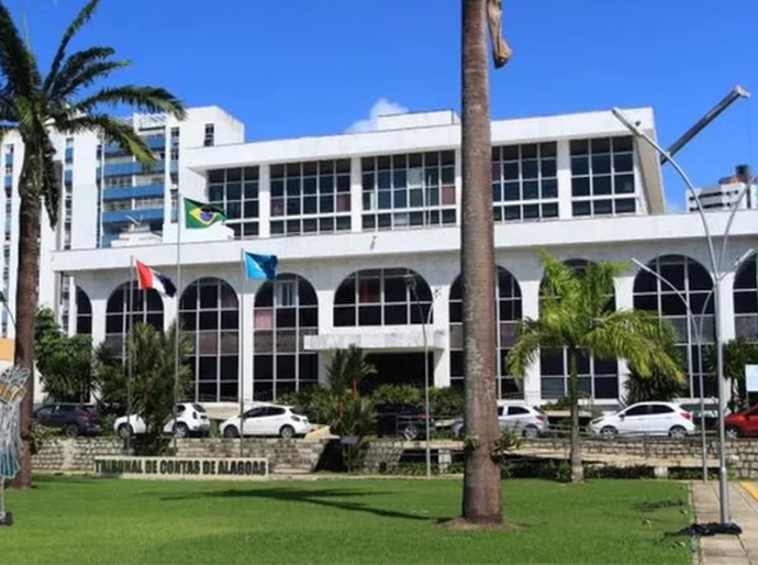 TCE encaminha ao TRE/AL relação de gestores com contas rejeitadas