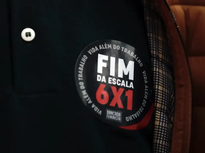 Pesquisa diz que 73% dos brasileiros apoiam fim da escala 6x1