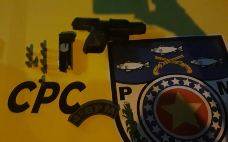 Equipes PM apreendem armas, drogas e um veículo