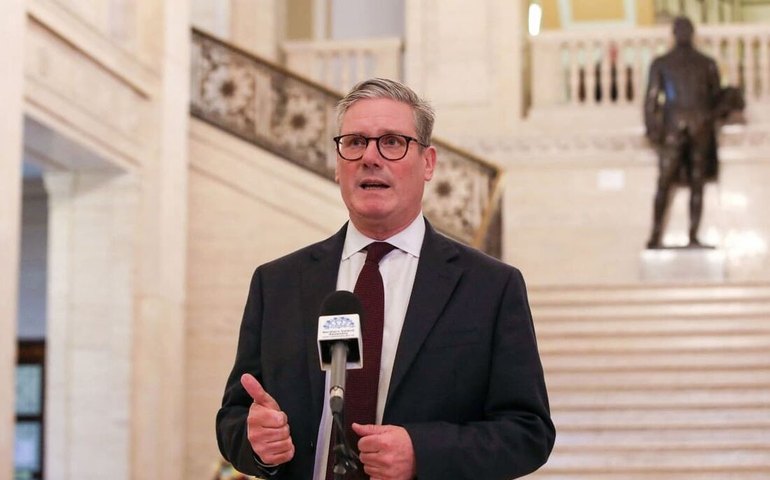 Primeiro-ministro do Reino Unido promete condenações 'rápidas' após onda de protestos violentos