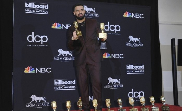 Drake é primeiro artista solo com mais de 200 entradas na Billboard Hot 100