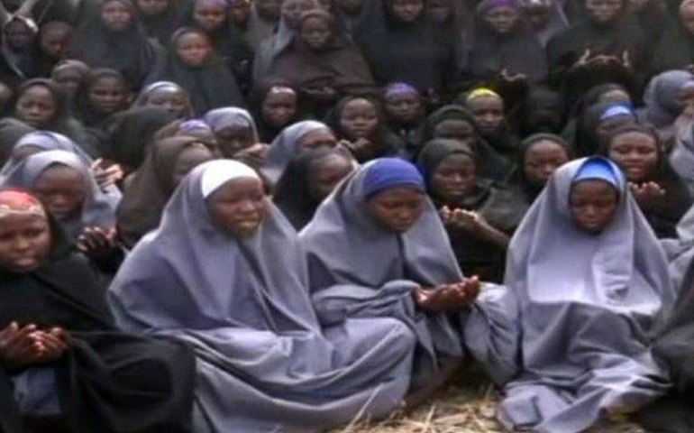 Exército da Nigéria encontra jovem sequestrada há 10 anos pelo Boko Haram