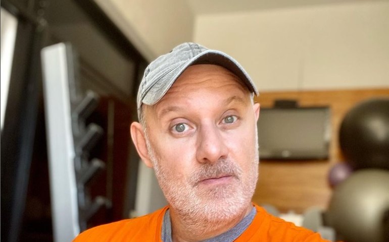 Tande sofre infarto e se recupera no hospital