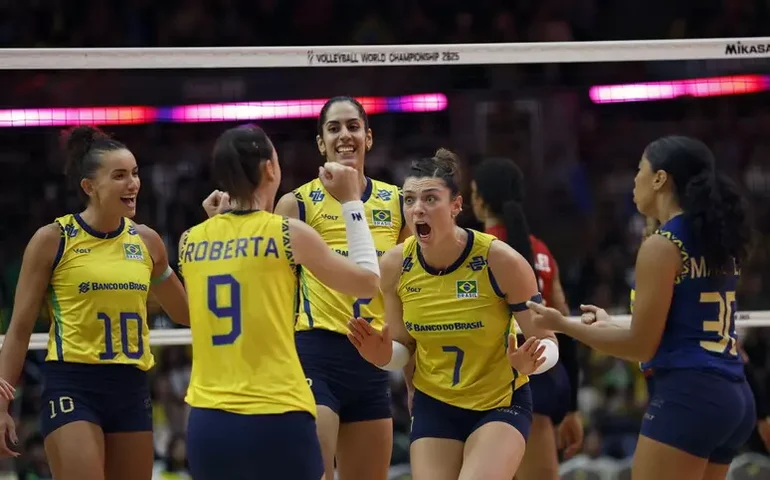 Brasil bate França e enfrentará Itália no Mundial de Vôlei