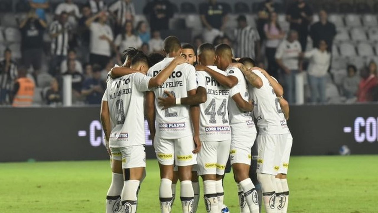 Santos volta às atividades após eliminação com longo papo e demonstração de união