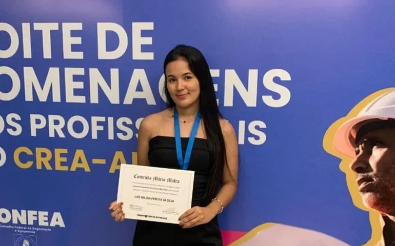 Estudante do Ifal Palmeira dos Índios recebe Comenda Antônio Mário Mafra em solenidade do Crea-AL