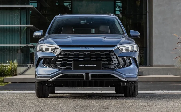 BYD supera Tesla com receita de US$ 107 bilhões e lucro de US$ 5,55 bilhões em 2024