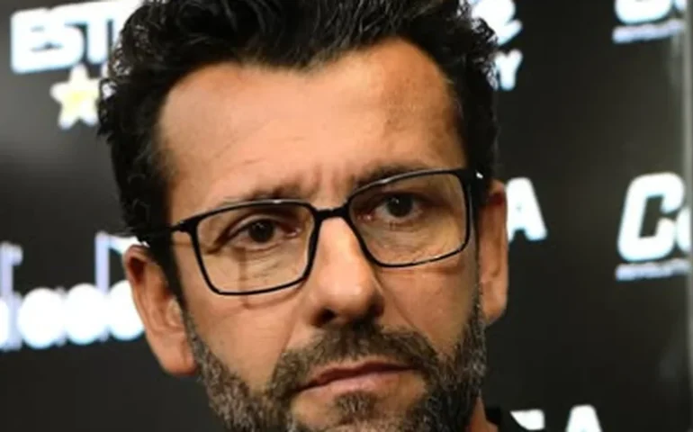 Valentim exalta Ponte Preta e mantém foco no Red Bull Bragantino: 'Campanha espetacular'