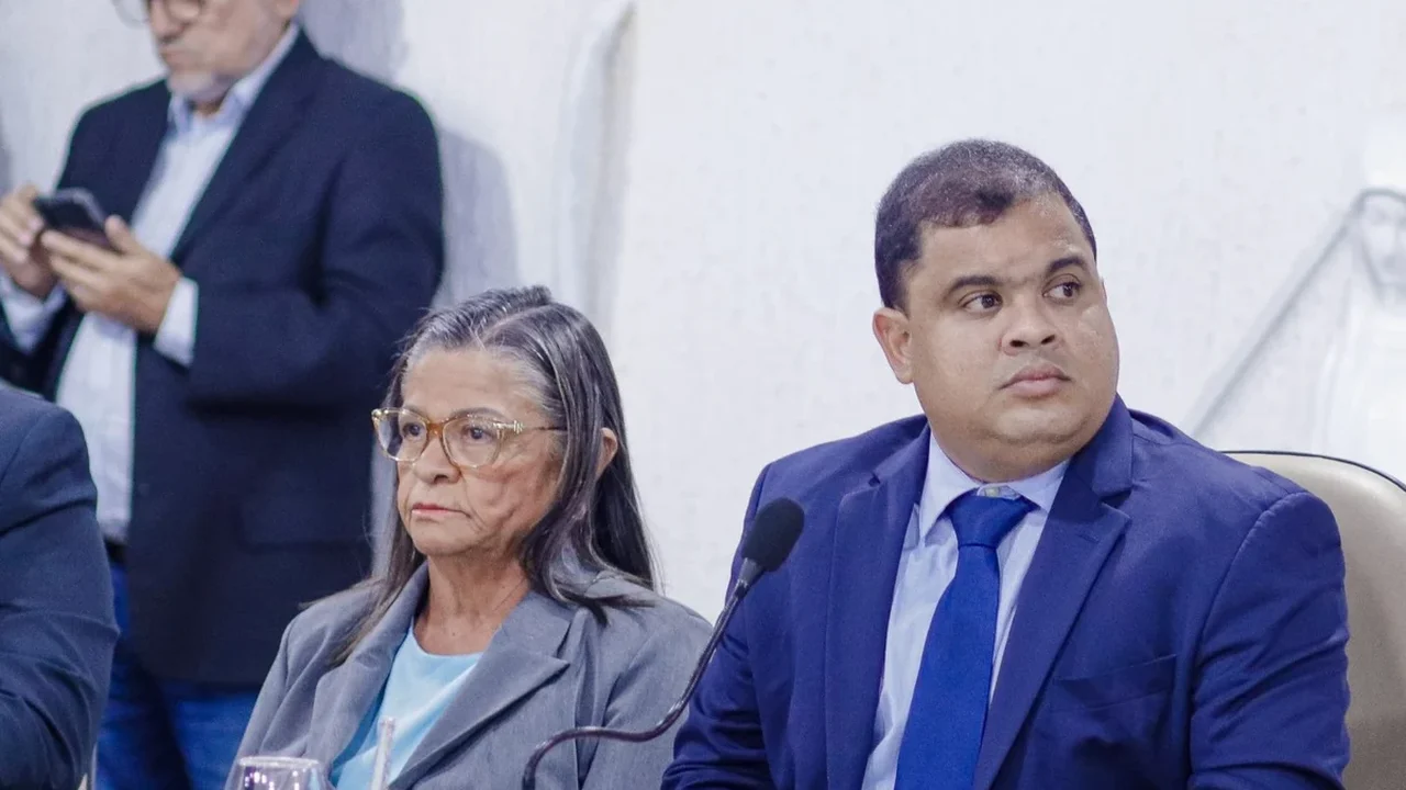 Nepotismo cruzado: presidente da Câmara nomeia parentes na Prefeitura de Palmeira