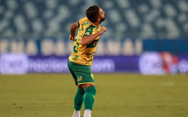 Cuiabá faz 5 a 0 no Fortaleza, vence 1ª em casa e deixa zona de rebaixamento do Brasileirão
